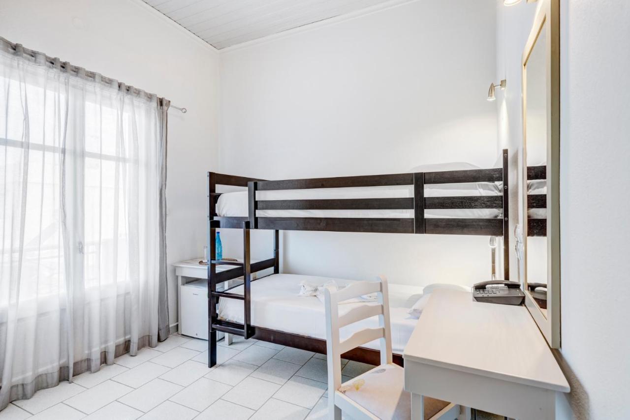 Hotel Kamelo Vári Zewnętrze zdjęcie