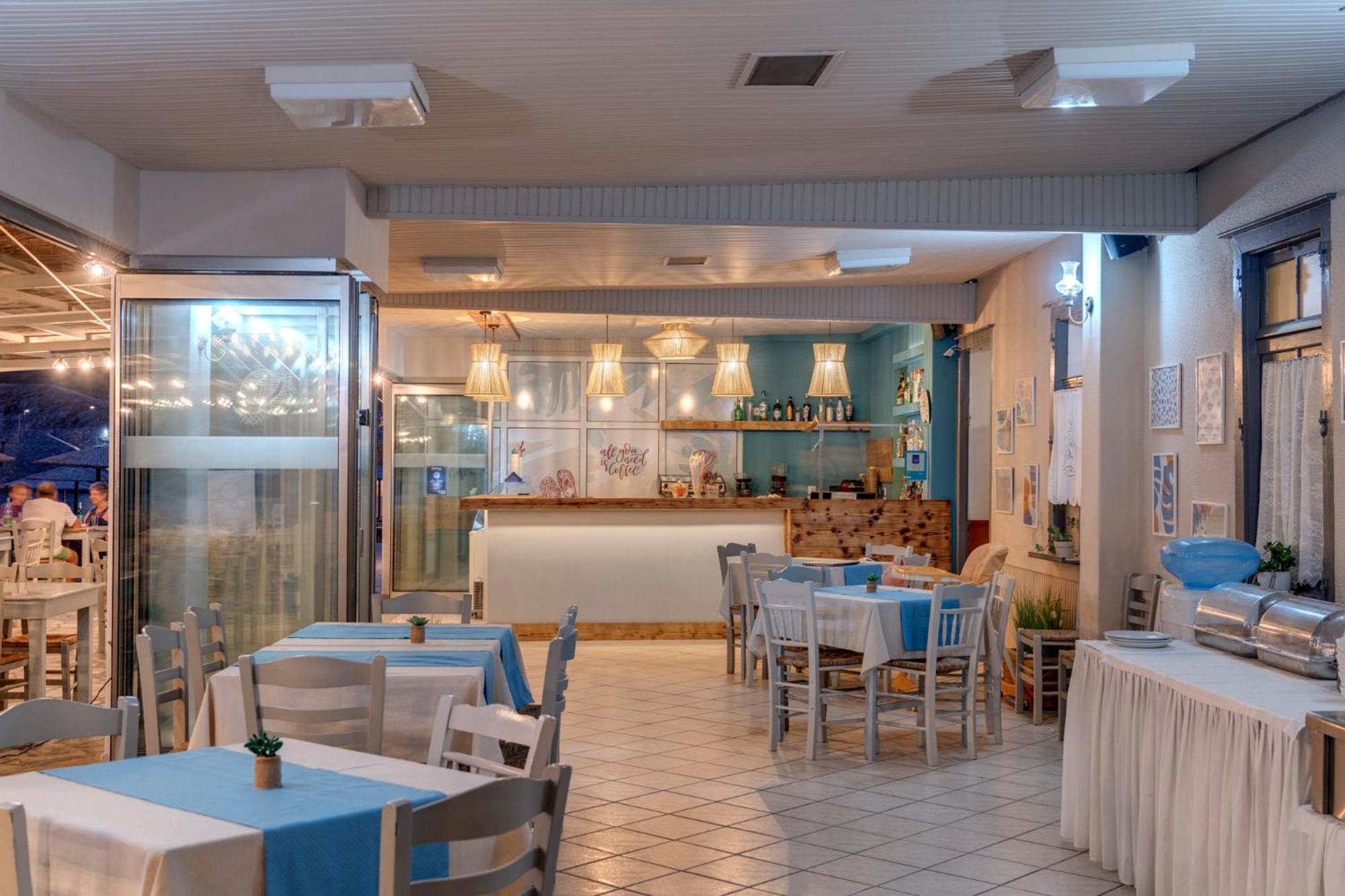 Hotel Kamelo Vári Zewnętrze zdjęcie