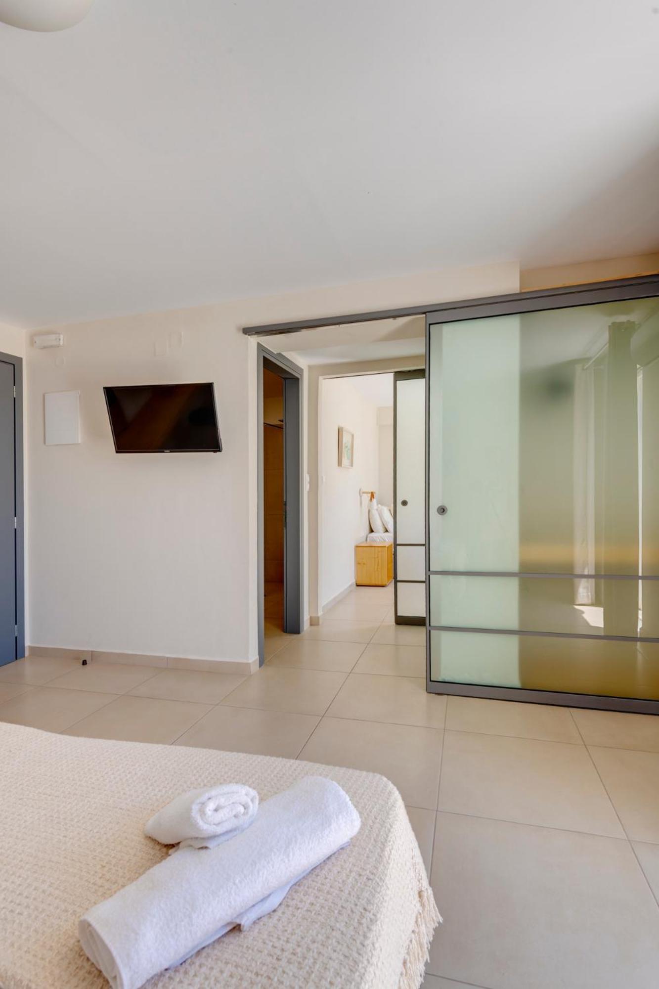 Hotel Kamelo Vári Zewnętrze zdjęcie