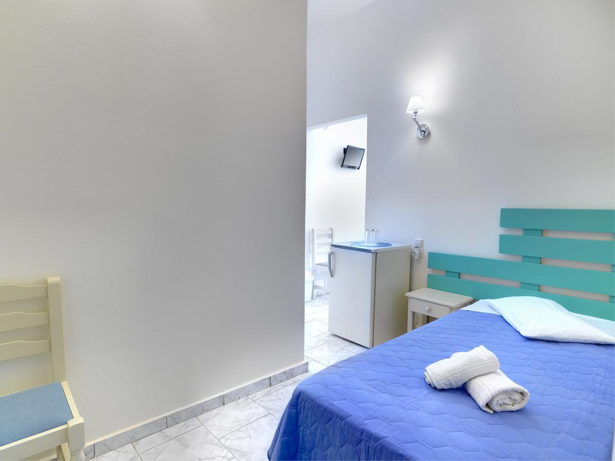 Hotel Kamelo Vári Zewnętrze zdjęcie