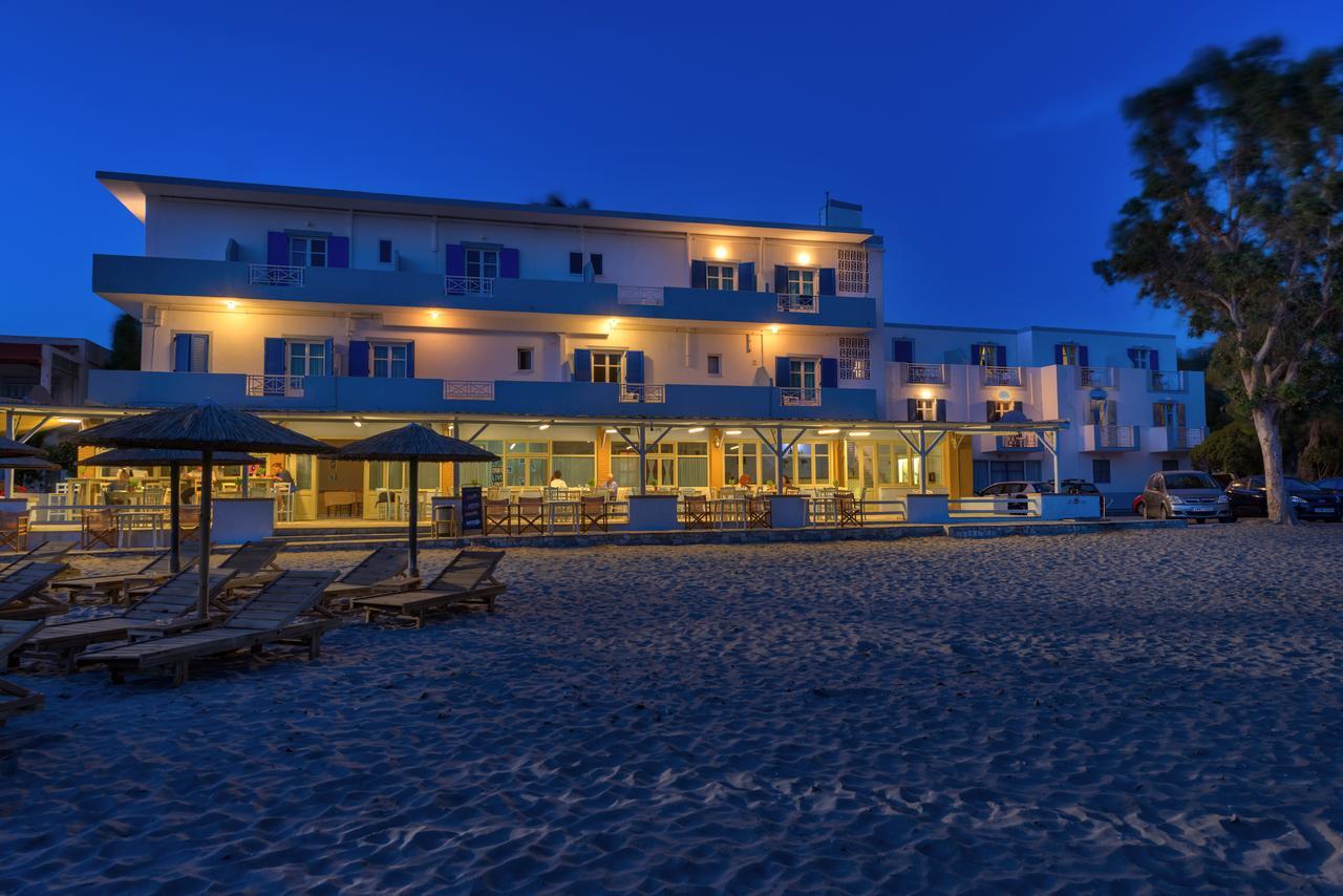 Hotel Kamelo Vári Zewnętrze zdjęcie