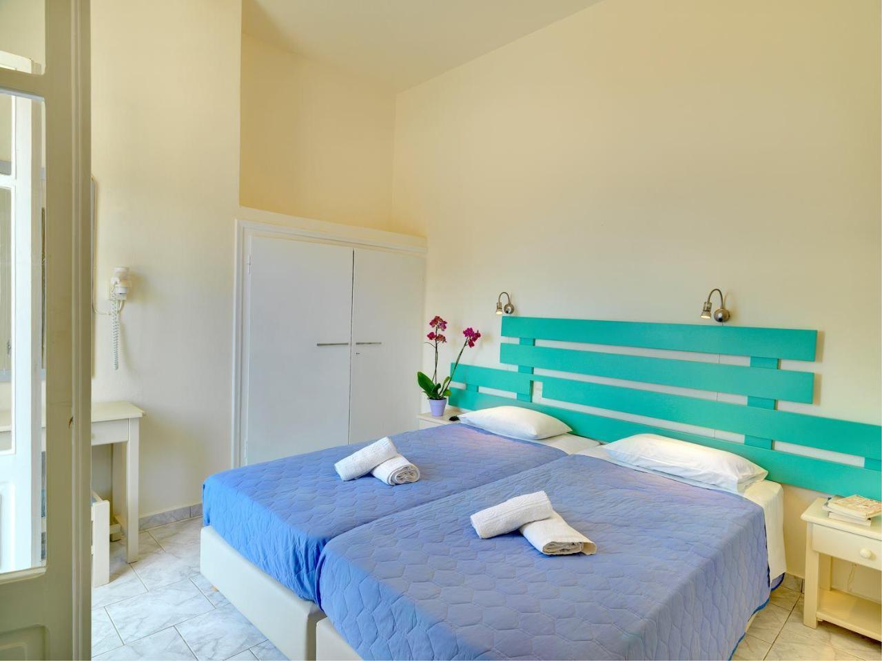 Hotel Kamelo Vári Zewnętrze zdjęcie